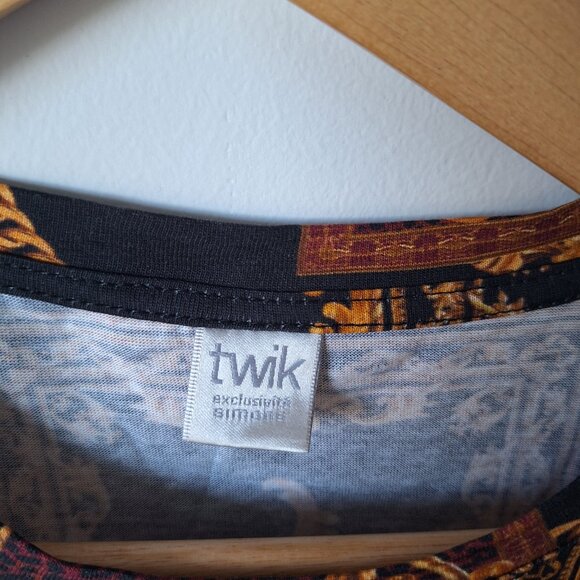 Baroque Print Tee - Picture 3 of 7